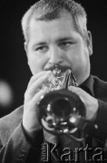 02.12.2001, Kalisz, Polska.
28. Międzynarodowy Festiwal Pianistów Jazzowych. Występ Wojciech Majewski Quintet, na zdjęciu trębacz Robert Majewski.
Fot. Stanisław Kulawiak, zbiory Ośrodka KARTA
