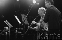 02.12.2001, Kalisz, Polska.
28. Międzynarodowy Festiwal Pianistów Jazzowych. Na zdjęciu Paul McCandless i Gunter Wehinger, w głębi pianista Art Lande.
Fot. Stanisław Kulawiak, zbiory Ośrodka KARTA