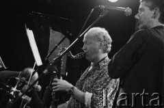 02.12.2001, Kalisz, Polska.
28. Międzynarodowy Festiwal Pianistów Jazzowych. Na zdjęciu Paul McCandless i Gunter Wehinger, pianista Art Lande.
Fot. Stanisław Kulawiak, zbiory Ośrodka KARTA