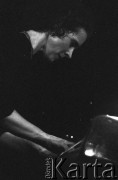 30.11.2002, Kalisz, Polska.
29. Międzynarodowy Festiwal Pianistów Jazzowych. Występ Lynne Arriale Trio. Na scenie pianistka Lynne Arriale.
Fot. Stanisław Kulawiak, zbiory Ośrodka KARTA