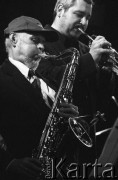 30.11.2002, Kalisz, Polska.
29. Międzynarodowy Festiwal Pianistów Jazzowych. Andrzej Trzaskowski Sextet i Jan Ptaszyn Wróblewski (na zdjęciu z lewej). Z prawej Robert Majewski.
Fot. Stanisław Kulawiak, zbiory Ośrodka KARTA