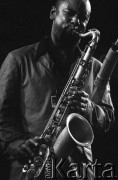 1.12.2002, Kalisz, Polska.
29. Międzynarodowy Festiwal Pianistów Jazzowych. Występ Denys Baptiste Quartet. Na zdjęciu Denys Baptiste.
Fot. Stanisław Kulawiak, zbiory Ośrodka KARTA