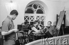 29.11.2003, Kalisz, Polska.
30. Międzynarodowy Festiwal Pianistów Jazzowych. Wywiadu udziela kompozytor i multiinstrumentalista Andrzej Kurylewicz.
Fot. Stanisław Kulawiak, zbiory Ośrodka KARTA