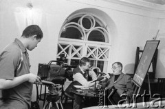 29.11.2003, Kalisz, Polska.
30. Międzynarodowy Festiwal Pianistów Jazzowych. Wywiadu udziela kompozytor i multiinstrumentalista Andrzej Kurylewicz.
Fot. Stanisław Kulawiak, zbiory Ośrodka KARTA