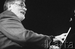 29.11.2003, Kalisz, Polska.
30. Międzynarodowy Festiwal Pianistów Jazzowych. Na scenie kompozytor i multiinstrumentalista Andrzej Kurylewicz. 
Fot. Stanisław Kulawiak, zbiory Ośrodka KARTA