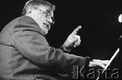 29.11.2003, Kalisz, Polska.
30. Międzynarodowy Festiwal Pianistów Jazzowych. Na scenie kompozytor i multiinstrumentalista Andrzej Kurylewicz. 
Fot. Stanisław Kulawiak, zbiory Ośrodka KARTA