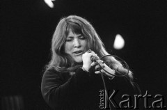 29.11.2003, Kalisz, Polska.
30. Międzynarodowy Festiwal Pianistów Jazzowych. Występ Christine Tobin Quartet, na zdjęciu wokalistka i kompozytorka Christine Tobin.
Fot. Stanisław Kulawiak, zbiory Ośrodka KARTA