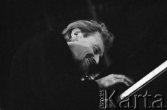30.11.2003, Kalisz, Polska.
30. Międzynarodowy Festiwal Pianistów Jazzowych. Występują pianiści Adam Makowicz (na zdjęciu) i Monty Alexander.
Fot. Stanisław Kulawiak, zbiory Ośrodka KARTA