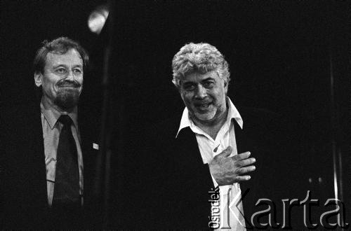 30.11.2003, Kalisz, Polska.
30. Międzynarodowy Festiwal Pianistów Jazzowych. Na scenie pianiści Adam Makowicz i Monty Alexander (od lewej).
Fot. Stanisław Kulawiak, zbiory Ośrodka KARTA
