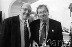 30.11.2003, Kalisz, Polska.
30. Międzynarodowy Festiwal Pianistów Jazzowych. Pianista Adam Makowicz (z prawej) i krytyk muzyczny Jan Ciegiełka.
Fot. Stanisław Kulawiak, zbiory Ośrodka KARTA