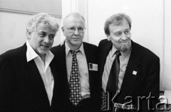 30.11.2003, Kalisz, Polska.
30. Międzynarodowy Festiwal Pianistów Jazzowych. Pianiści Adam Makowicz (z prawej), Monty Alexander (z prawej) i krytyk muzyczny Paweł Brodowski.
Fot. Stanisław Kulawiak, zbiory Ośrodka KARTA