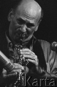 30.11.2003, Kalisz, Polska.
30. Międzynarodowy Festiwal Pianistów Jazzowych. Występują Marc Copland i Dave Liebman Duo. Na zdjęciu Dave Liebman.
Fot. Stanisław Kulawiak, zbiory Ośrodka KARTA