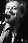 30.11.2003, Kalisz, Polska.
30. Międzynarodowy Festiwal Pianistów Jazzowych. Na scenie pianista Adam Makowicz.
Fot. Stanisław Kulawiak, zbiory Ośrodka KARTA