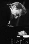 30.11.2003, Kalisz, Polska.
30. Międzynarodowy Festiwal Pianistów Jazzowych. Występują pianiści Adam Makowicz (na zdjęciu) i Monty Alexander.
Fot. Stanisław Kulawiak, zbiory Ośrodka KARTA