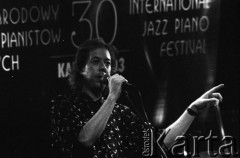 30.11.2003, Kalisz, Polska.
30. Międzynarodowy Festiwal Pianistów Jazzowych. Występ Holzman Band, na zdjęciu Adam Holzman.
Fot. Stanisław Kulawiak, zbiory Ośrodka KARTA