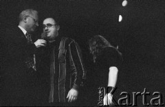 27.11.2004, Kalisz, Polska.
31. Międzynarodowy Festiwal Pianistów Jazzowych. Występują Vitold Rek i Vladislav Sendetzki. Na zdjęciu Vladislav Sendetzki (z prawej), Vitold Rek (w środku) i krytyk muzyczny Paweł Brodowski.
Fot. Stanisław Kulawiak, zbiory Ośrodka KARTA