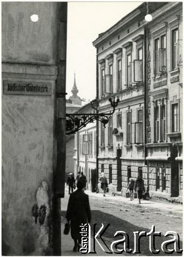 Wiosna 1940, Rzeszów, dystrykt krakowski, Generalne Gubernatorstwo.
Zbieg ulic Słowackiego i Króla Kazimierza na Starym Mieście. Z tyłu fotografii znajduje się opis: 