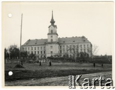 1940, Rzeszów, dystrykt krakowski, Generalne Gubernatorstwo.
Zamek Lubomirskich - więzienie niemieckie, miejsce rozstrzeliwania jeńców i siedziba władz okupacyjnych. 
Fot. NN, kolekcja Bogusława Kotuli, zbiory Fundacji Ośrodka KARTA

