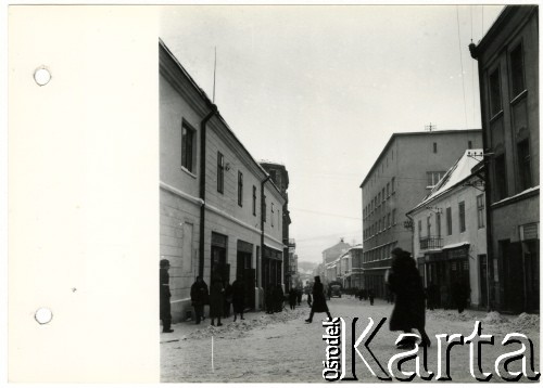 1944, Rzeszów, dystrykt krakowski, Generalne Gubernatorstwo.
Lorenzstrasse (obecnie ulica Grunwaldzka). Nazwa ulicy w czasie wojny pochodziła od nazwiska hitlerowskiego komendata miasta.
Fot. NN, kolekcja Bogusława Kotuli, zbiory Fundacji Ośrodka KARTA

