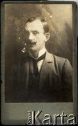 Przed 1939, brak miejsca.
Portret mężczyzny.
Fot. NN, zbiory Archiwum Historii Mówionej Ośrodka KARTA i Domu Spotkań z Historią, udostępniła Czesława Chłopek w ramach projektu 