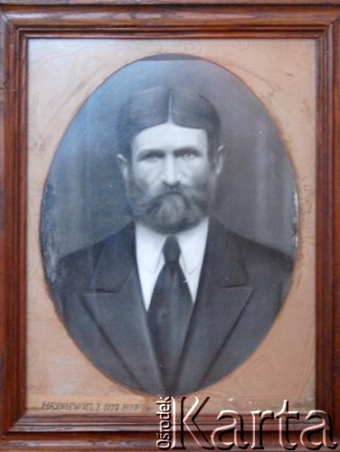 Przed 1930, brak miejsca.
Józef Hryniewicz (1878-1930), ojciec Władysławy Zasztoft (z d. Hryniewicz).
Fot. NN, zbiory Archiwum Historii Mówionej Ośrodka KARTA i Domu Spotkań z Historią, udostępniła Władysława Zasztoft w ramach projektu 