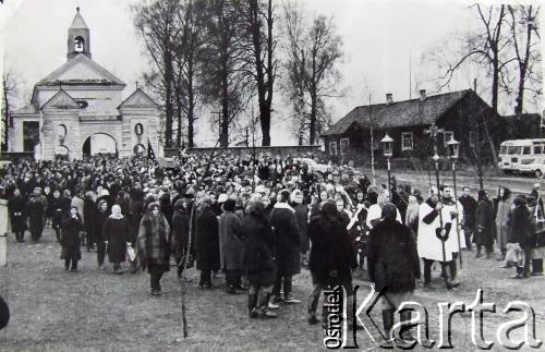 Lata 50., Konstantynów, Białoruska SRR, ZSRR.
Pogrzeb ks. Antoniego Szuby.
Fot. NN, zbiory Archiwum Historii Mówionej Ośrodka KARTA i Domu Spotkań z Historią, udostępnił Henryk Skuriat w ramach projektu 