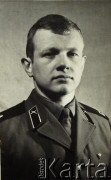 1910, brak miejsca.
Portret mężczyzny z mundurze.
Fot. NN, zbiory Archiwum Historii Mówionej Ośrodka KARTA i Domu Spotkań z Historią, udostępniła Janina Szumiłło w ramach projektu 