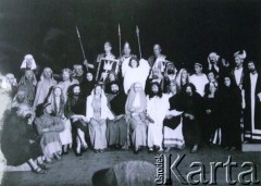 Brak daty, brak miejsca.
Inscenizacja teatralna.
Fot. NN, zbiory Archiwum Historii Mówionej Ośrodka KARTA i Domu Spotkań z Historią, udostępniła Waleria Walukiewicz w ramach projektu 