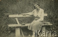 Ok. 1933, Hrebenów, Polska.
Maria Bryła (z d. Mołodowa), matka Bogusławy Bryły-Czerny.
Fot. NN, zbiory Archiwum Historii Mówionej Ośrodka KARTA i Domu Spotkań z Historią, udostępniła Bogusława Bryła-Czerna w ramach projektu 