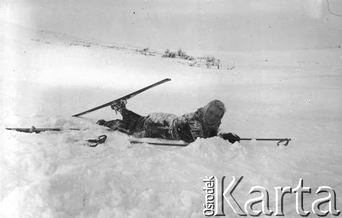 1955-1956, Workuta, Komi ASRR, ZSRR.
Czesława Cydzik (z domu Hnatów), działaczka Armii Krajowej we Lwowie, więźniarka łagrów w latach 1945-1957, na nartach.
Fot. Eugeniusz Cydzik, udostępnił Eugeniusz Cydzik w ramach projektu 