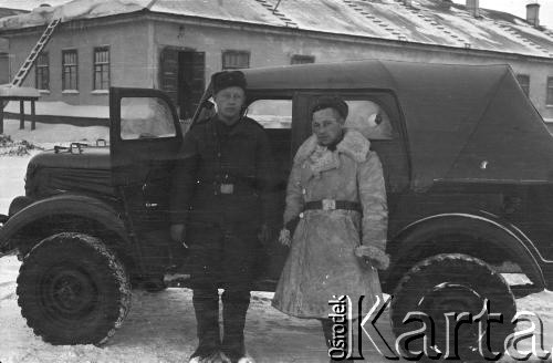 1955-1957, Workuta, Komi ASRR, ZSRR.
Mężczyźni przy samochodzie.
Fot. Eugeniusz Cydzik, udostępnił Eugeniusz Cydzik w ramach projektu 