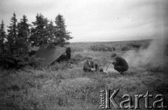 1955-1957, okolice Workuty, Komi ASRR, ZSRR.
Polscy zesłańcy podczas polowania.
Fot. NN, udostępnił Eugeniusz Cydzik w ramach projektu 