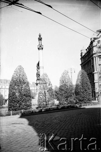 Po 1957 roku, Lwów, Ukraina, ZSRR.
Kolumna Adama Mickiewicza.
Fot. Eugeniusz Cydzik, udostępnił Eugeniusz Cydzik w ramach projektu 