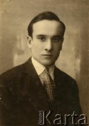 1930, Lwów, Polska.
Władysław Fugiński, ojciec Krystyny Rudej.
Fot. NN, zbiory Archiwum Historii Mówionej Ośrodka KARTA i Domu Spotkań z Historią, udostępniła Krystyna Ruda w ramach projektu 