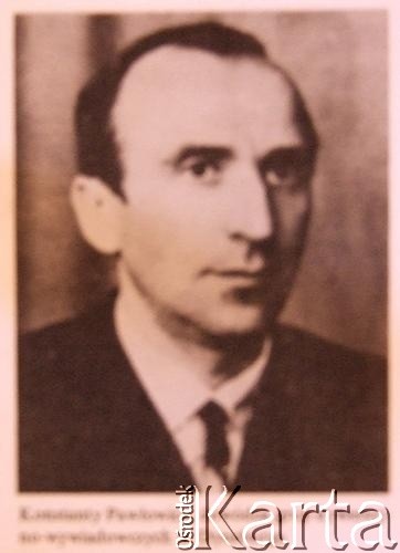 1995, brak miejsca.
Zdjęcie Konstantego Pawłowicza zamieszczone w książce Andrzeja Pepłońskiego „Wywiad polskich sił zbrojnych na zachodzie 1939-1945” (podpis pod ilustracją: „Konstanty Pawłowicz, dowódca grup dywersyjno-wywiadowczych w Dyneburgu”).
Fot. NN, zbiory Archiwum Historii Mówionej Ośrodka KARTA i Domu Spotkań z Historią, udostępnił Konstanty Pawłowicz w ramach projektu 