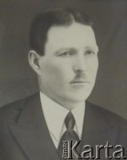 Lata 40.-50., brak miejsca.
Portret Alfonsa Bekiesza - ojca Reginy Bielskiej (z d. Bekiesz).
Zbiory Archiwum Historii Mówionej Ośrodka KARTA i Domu Spotkań z Historią, udostępniła Regina Bielska w ramach projektu 