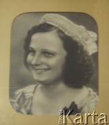 Lata 50.- 60., brak miejsca.
Portret Reginy Bielskiej (z d. Bekiesz).
Zbiory Archiwum Historii Mówionej Ośrodka KARTA i Domu Spotkań z Historią, udostępniła Regina Bielska w ramach projektu 