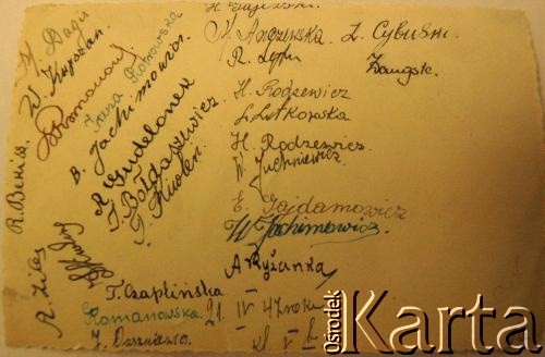 21.04.1947, brak miejsca.
Rewers fotografii o sygnaturze AHM_PnW_0617_0002_0003a
Fot. NN, zbiory Archiwum Historii Mówionej Ośrodka KARTA i Domu Spotkań z Historią, udostępnił Henryk Kokin w ramach projektu 