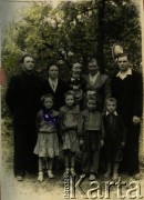 Ok. 1960, obwód zakarpacki, Ukraińska SRR, ZSRR.
Czesława Tyska (2. z lewej) z rodziną.
Fot. NN, zbiory Archiwum Historii Mówionej Ośrodka KARTA i Domu Spotkań z Historią, udostępniła Czesława Tyska w ramach projektu 