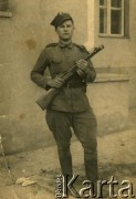 1939-1945, brak miejsca.
Józef Rozumko, mąż Heleny Rozumko z d. Osipowicz w czasie II wojny światowej.
Fot. NN, zbiory Archiwum Historii Mówionej Ośrodka KARTA i Domu Spotkań z Historią, udostępniła Helena Rozumko w ramach projektu 