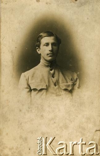 1914-1918, brak miejsca.
Portret ojca Bronisławy Gniećko z domu Posadzkiej w mudurze armii austro-węgierskiej.
Fot. NN, zbiory Archiwum Historii Mówionej Ośrodka KARTA i Domu Spotkań z Historią, udostępniła Bronisława Gniećko w ramach projektu 