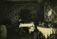 Lata 30., Polesie.
Leokadia Mostek z domu Siewruk z guwernantką.
Fot. NN, zbiory Archiwum Historii Mówionej Ośrodka KARTA i Domu Spotkań z Historią, udostępnił Wiktor Mostek w ramach projektu 