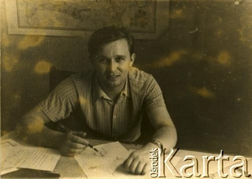 Lata 50., brak miejsca.
Portret Wiktora Mostka.
Fot. NN, zbiory Archiwum Historii Mówionej Ośrodka KARTA i Domu Spotkań z Historią, udostępnił Wiktor Mostek w ramach projektu 