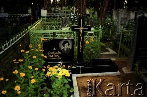Lata 2000, brak miejsca.
Grób Leokadii Mostek, żony Wiktora Mostka.
Fot. NN, zbiory Archiwum Historii Mówionej Ośrodka KARTA i Domu Spotkań z Historią, udostępnił Wiktor Mostek w ramach projektu 