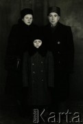 Lata 50., Czerniowce, Ukraińska SRR, ZSRR.
Leopold Kałakajło z żoną i synem. Fotografia z rodzinnego archiwum Leopolda Kałakajło.
Fot. NN, zbiory Archiwum Historii Mówionej Ośrodka KARTA i Domu Spotkań z Historią, udostępnił Leopold Kałakajło w ramach projektu 