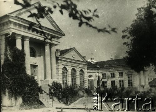 1920-1939, Pińsk, woj. poleskie, Polska.
Pałac Butrymowiczów. Kolekcja Zenona Smołko.
Fot. NN, zbiory Archiwum Historii Mówionej Ośrodka KARTA i Domu Spotkań z Historią, udostępniła Albina Smołko w ramach projektu 