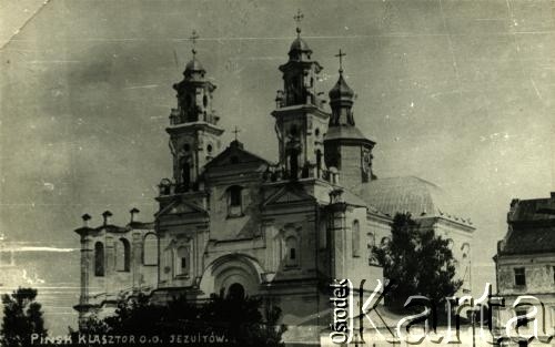 1920-1939, Pińsk, woj. poleskie, Polska.
Kościół Jezuitów.
Fot. NN, zbiory Archiwum Historii Mówionej Ośrodka KARTA i Domu Spotkań z Historią, udostępniła Albina Smołko w ramach projektu 