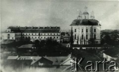 1920-1939, Pińsk, woj. poleskie, Polska.
Kościół Jezuitów od strony miasta.
Fot. NN, zbiory Archiwum Historii Mówionej Ośrodka KARTA i Domu Spotkań z Historią, udostępniła Albina Smołko w ramach projektu 