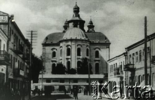 1920-1939, Pińsk, woj. poleskie, Polska.
Kościół Jezuitów.
Fot. NN, zbiory Archiwum Historii Mówionej Ośrodka KARTA i Domu Spotkań z Historią, udostępniła Albina Smołko w ramach projektu 