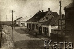 1920-1939, Pińsk, woj. poleskie, Polska.
Jedna z ulic.
Fot. NN, zbiory Archiwum Historii Mówionej Ośrodka KARTA i Domu Spotkań z Historią, udostępniła Albina Smołko w ramach projektu 